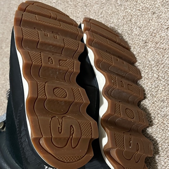 Women’s Sorel Black and Gray Lace-Up Boots 7 Narrow - Picture 8 of 8